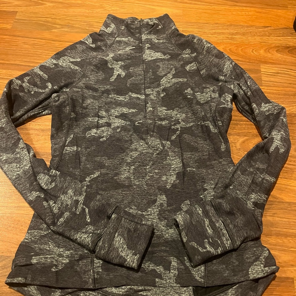 Lululemon, 3/4 zip, grey camo, size 6